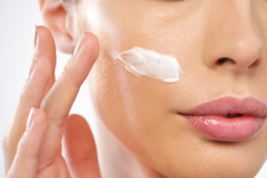 How to use face moisturiser
